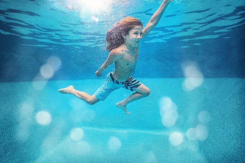 CANON USAさんのインスタグラム写真 - (CANON USAInstagram)「"As we are all staying closer to home this summer and spending a lot more time 'backyard living' I am exploring 'pool life.' I have always enjoyed shooting in the water, up until now it revolved around sports. This summer I am exploring water as a place of leisure and refuge." #MyCanonStory  Swipe to see the photographer! ➡️  Photo Credit: @dannywimages Camera: #Canon EOS 5D Mark III Lens: EF 16-35mm f/2.8L II USM」7月1日 22時06分 - canonusa