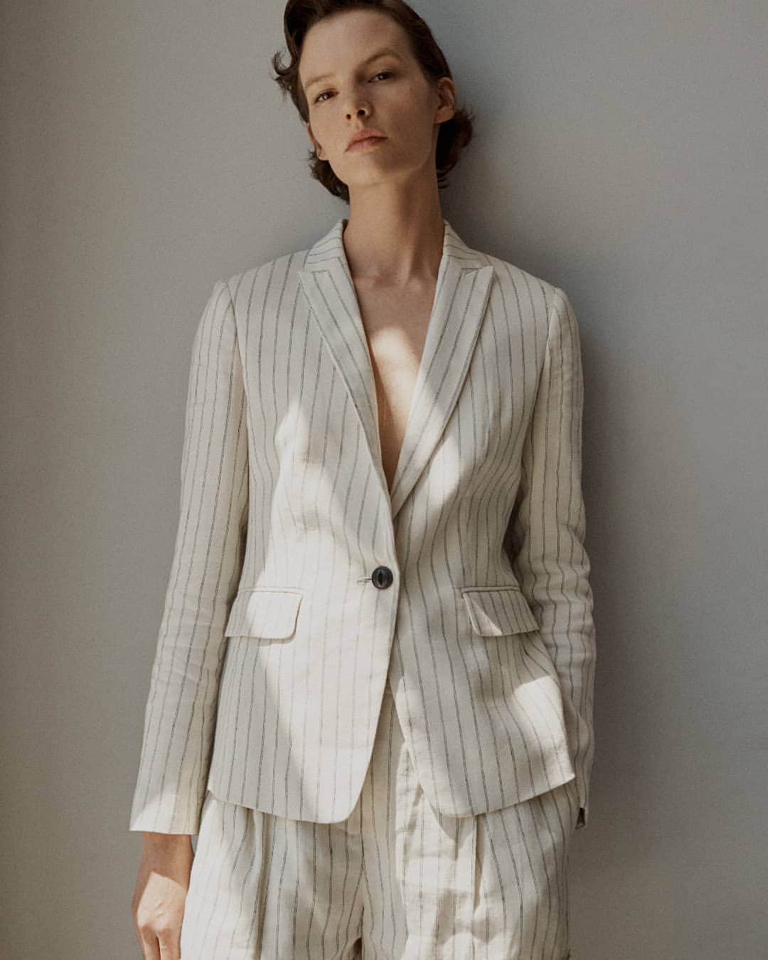 ラグ&ボーンのインスタグラム：「Lightweight summer linen meets 10 am zoom meeting.」