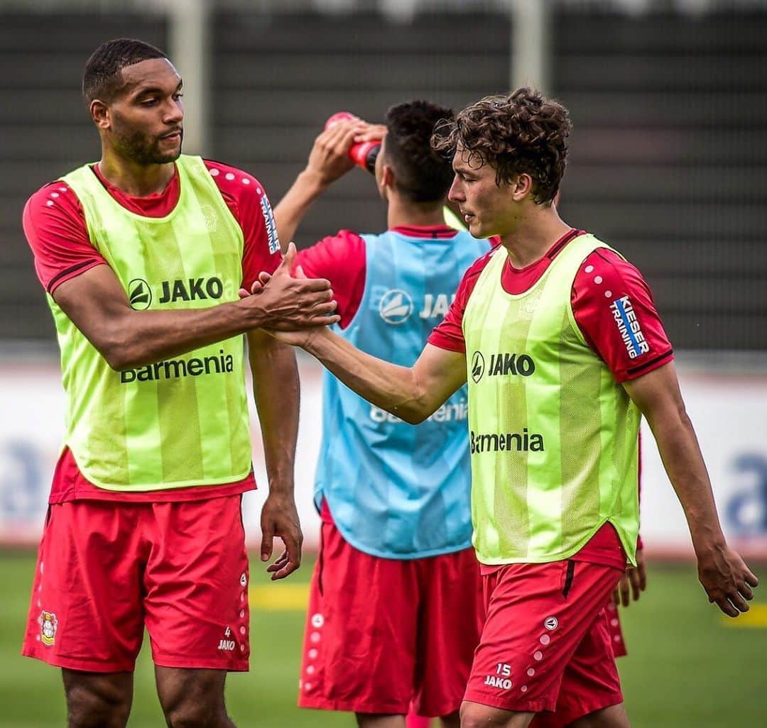 ヨナタン・ターのインスタグラム：「We are getting ready for a big final! 👊🏾 🏆 #B04RLIN」