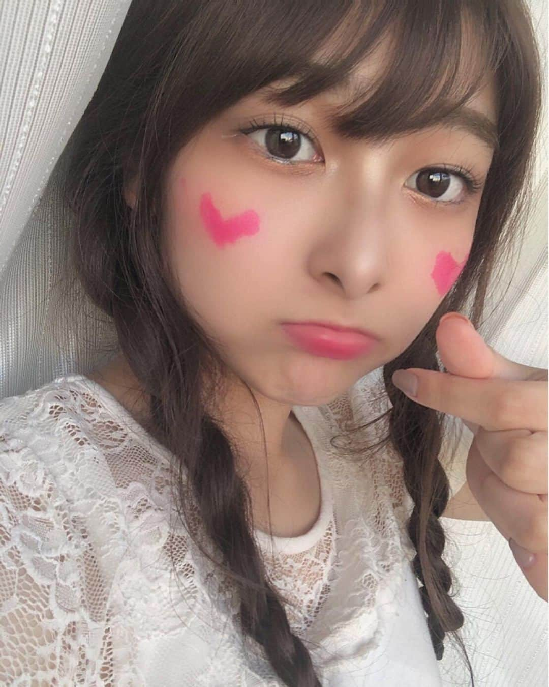 牧内莉亜さんのインスタグラム写真 - (牧内莉亜Instagram)「💗 きゅんです  #ポケットからきゅんです  #selfie  #♡ #ハートメイク #チーク #ハートチーク」7月1日 22時11分 - ria_makiuchi_official