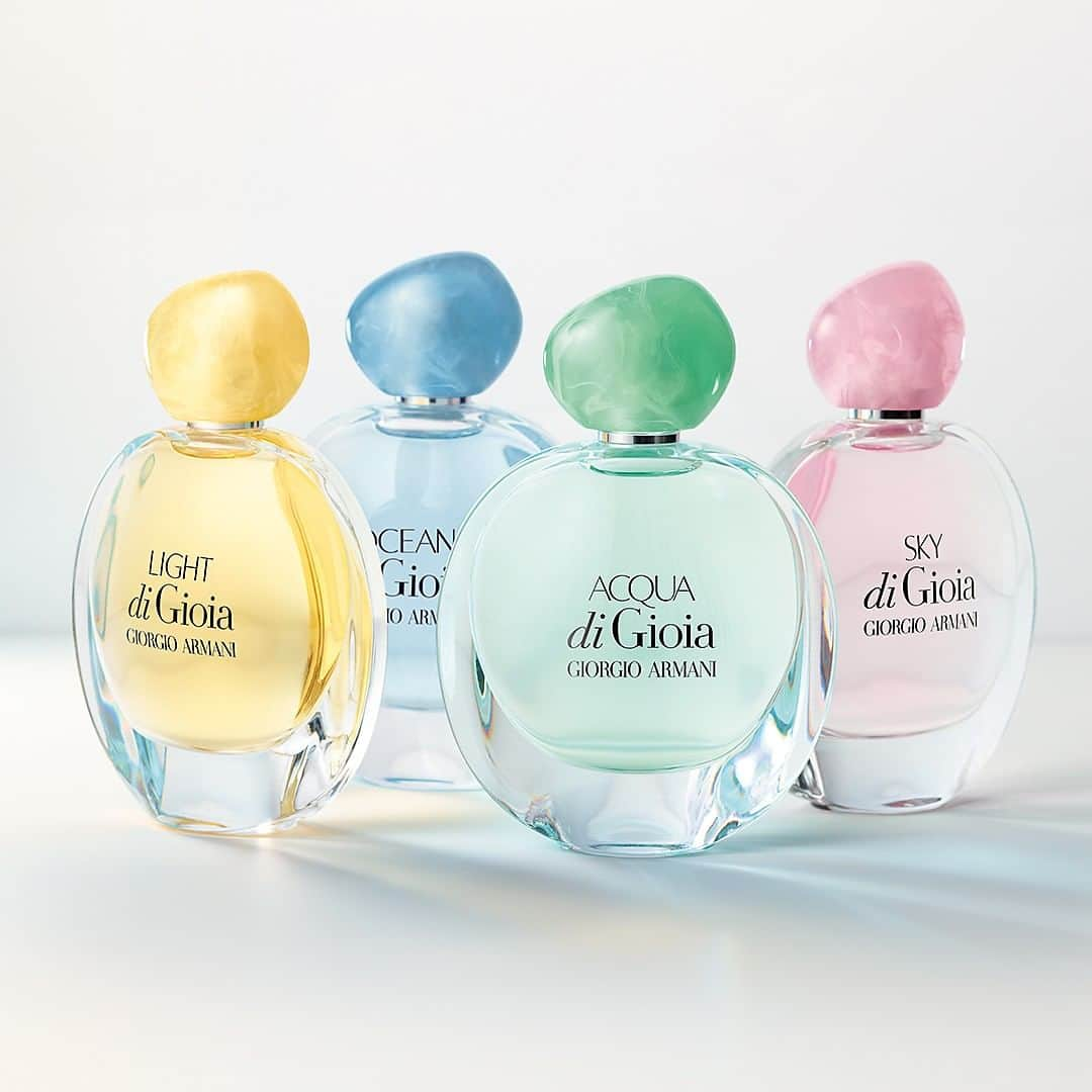 Armani Beautyさんのインスタグラム写真 - (Armani BeautyInstagram)「Feel closer to nature. Light, Ocean, Acqua and Sky, rediscover the many facets of the naturally joyful GIOIA fragrance collection.  #ArmaniBeauty #LightDiGioia #OceanDiGioia #AcquaDiGioia #SkyDiGioia #fragrance」7月1日 22時13分 - armanibeauty