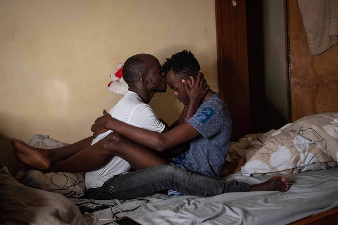 National Geographic Creativeさんのインスタグラム写真 - (National Geographic CreativeInstagram)「Photo by @nicholesobecki  Portrait of Raymond Brian, a Ugandan refugee and a non-binary person who goes by the name of Mother Nature, outside the safe house they helped found in a Nairobi suburb. Like several others in the house, Mother Nature had been approved for resettlement to a third country before the coronavirus crisis hit and all travel was put on indefinite hold. Scroll to the second frame to meet Chris Wasswa, who goes by the name Tina, sharing a quiet moment with his boyfriend of nearly two years. Both Mother Nature and Tina are among the nearly 500 migrants in Kenya (and more than 3,000 across Africa and 10,000 worldwide), who have been left in limbo by the pandemic. For gay and transgender Ugandan refugees in Kenya, such delays comes with immediate risks. “The delay was really traumatizing,” said Mother Nature, explaining that their community has also had to grapple with rising homophobia as fear and uncertainty around the virus leaves people searching for someone to blame, however unfairly.  Now, restrictions on resettlement are lifting, and those waiting to rebuild their lives are once again allowing themselves to hope. Follow me on @nicholesobecki for more coverage of the Covid-19 crisis in Kenya.」7月1日 22時27分 - natgeointhefield