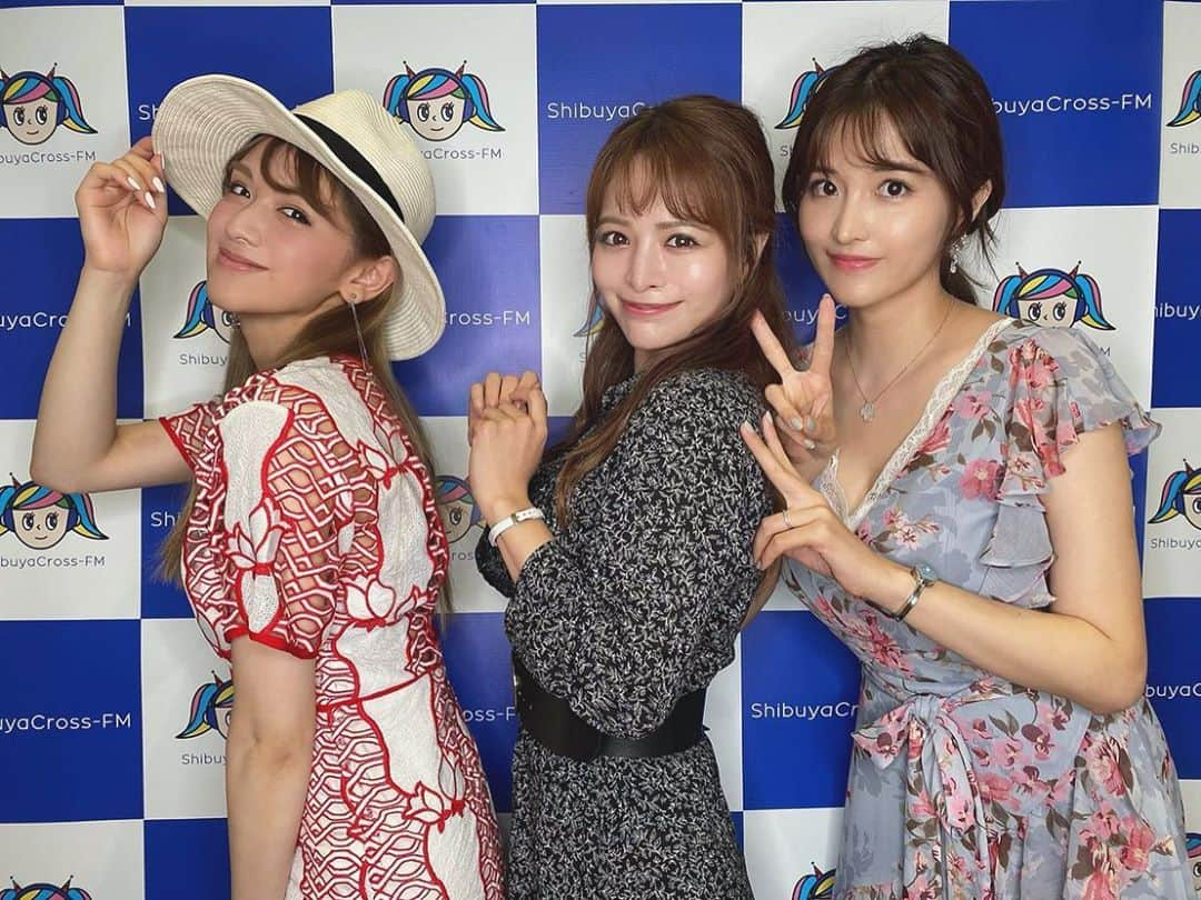 葉加瀬マイさんのインスタグラム写真 - (葉加瀬マイInstagram)「渋谷クロスFM『Pig⭐︎Night』雨の中、観覧来て下さった方試聴して下さった方ありがとうございました😊 仲良し3人でのラジオだから女子会の延長みたいで楽しくてかなり盛り上がりました❤️  またできたらいいな😘 #駅近ドットコムテイクアウト #駅近ドットコム #わたしの投稿がお店の支えになる #金山睦 #春菜めぐみ #葉加瀬マイ #渋谷クロスfm  @ekichicacom」7月1日 22時30分 - m.hakase