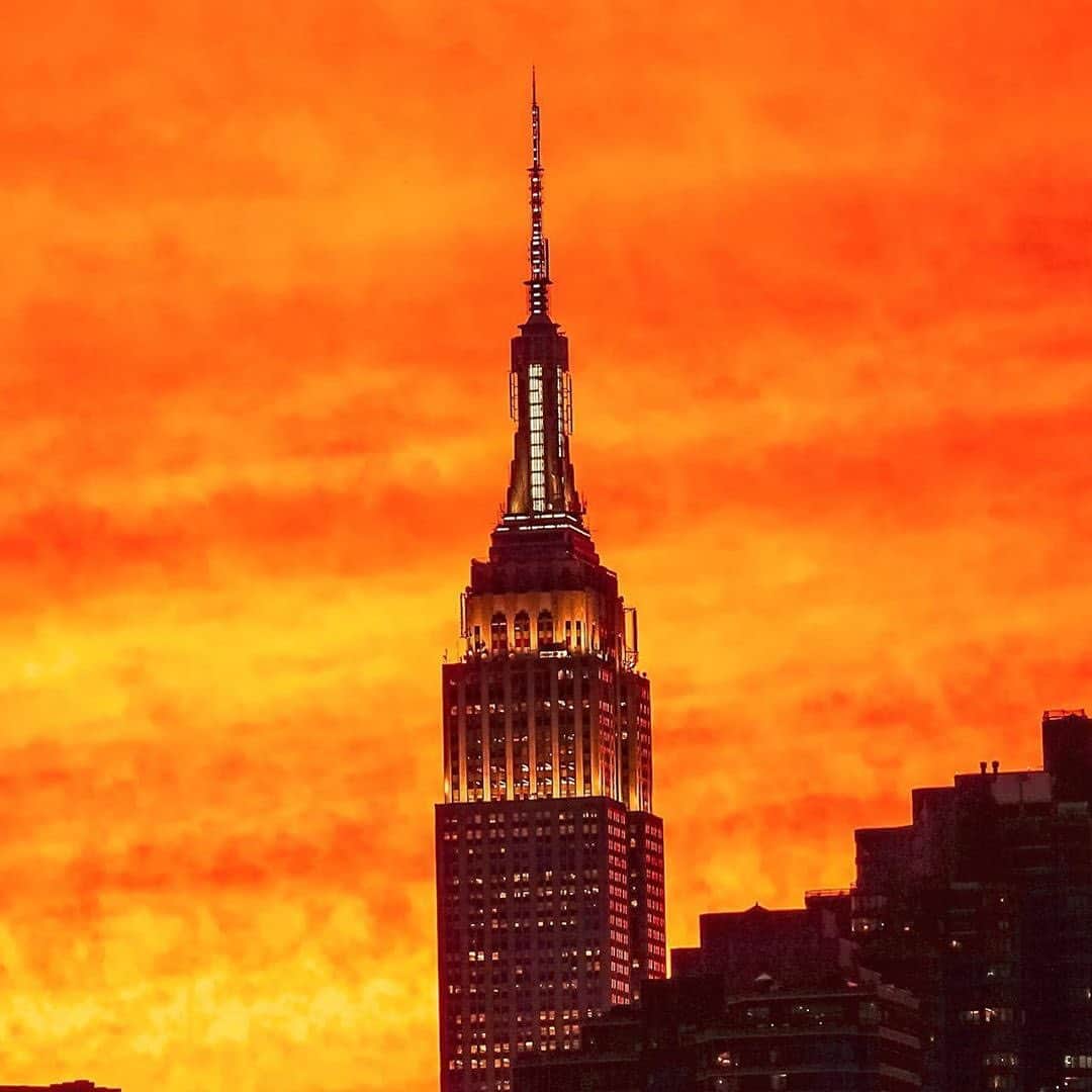 Empire State Buildingさんのインスタグラム写真 - (Empire State BuildingInstagram)「#LIVEEVENT AT 1PM ET: Join us for our next live trivia lunch break, (with prizes!) right here on Instagram! ⠀⠀⠀⠀⠀⠀⠀⠀⠀ Comment below if you’ll be joining us—and tap bio link for the full rules/details! ⠀⠀⠀⠀⠀⠀⠀⠀⠀ 📷: @enan_nyc  #EmpireStateBuilding」7月1日 22時45分 - empirestatebldg