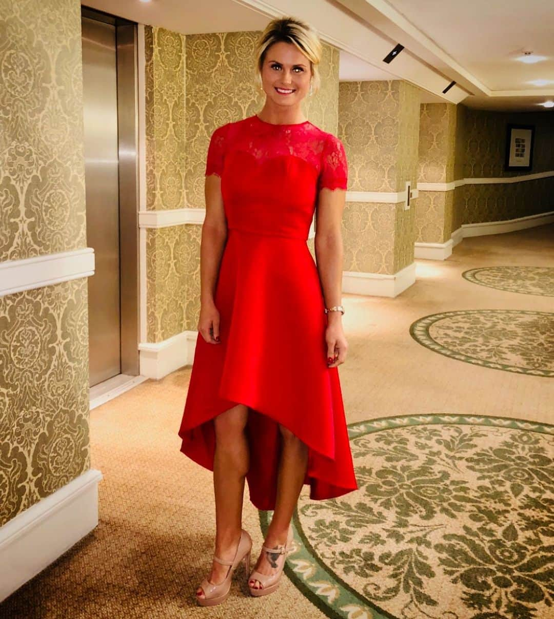 カーリー・ブースさんのインスタグラム写真 - (カーリー・ブースInstagram)「Not long now until I can put on a dress and heels. 😰😰 #missyou #dresses #heels #wbw #fashion #lifestyle #reddress #glam #fashionstyle #dresstoimpress #instafashion #instadaily #instaphoto」7月1日 22時55分 - carlyabooth