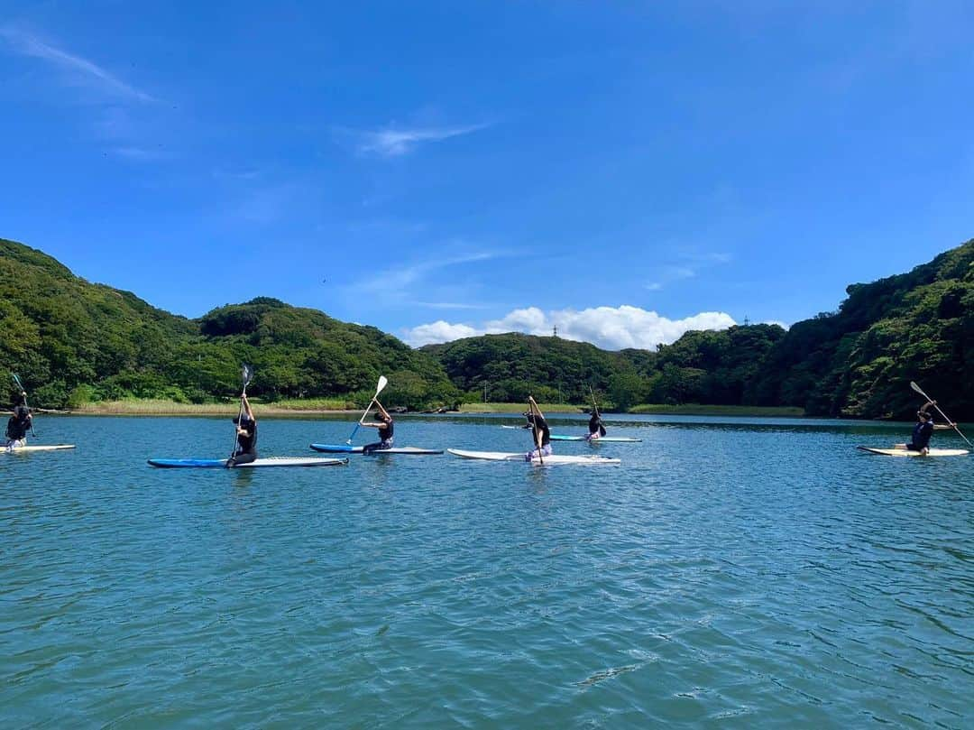 高松いくさんのインスタグラム写真 - (高松いくInstagram)「連日続く多くのコロナ感染者数  今週末のツアーは中止⚠️させて頂きます  申し訳ありません  日程のみ確保のご予約を承っており  安全第一で判断させて頂いております  しかし  断念する事だけじゃなく  対策をすることで可能な事は可能にしたい  最新ご予約状況、開催情報はHPにて  更新しております。  皆様引き続きご自愛下さいませm(_ _)m  #ツアー  #中止  #お知らせ   7月11日からは毎週土日開催予定  #sup #supyoga #sea #sky #nature   #人それぞれの価値観 で  偏った意見かもしれませんが  決断させて頂きました。  よろしくお願い致します。」7月1日 22時58分 - iku_takamatsu_trip_sup_yoga