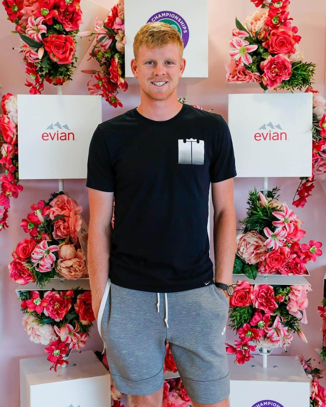 カイル・エドマンドのインスタグラム：「To thank our key workers for their work each and every day, I’m joining @evianwater in celebrating them with a chance for them to experience the magic of The Championships, Wimbledon 2021. Nominate a key worker that you would like to thank in the comments below for their chance to win 2 court tickets (including grounds passes) to The Championships, Wimbledon in 2021 and a full day of hospitality to the exclusive evian suite. We may have to wait another year, but the much-deserved treat will be worth the wait I’m sure. Good luck and thank you to our key workers! https://bit.ly/2ZugSnv U.K. only, 18+ No purchase necessary Entries must be received by 23:59pm on 06/07/20. Winner(s) chosen at random and will be announced by 7pm on 17/07/20 #ad #positivedrops #Wimbledon #keyworkers」