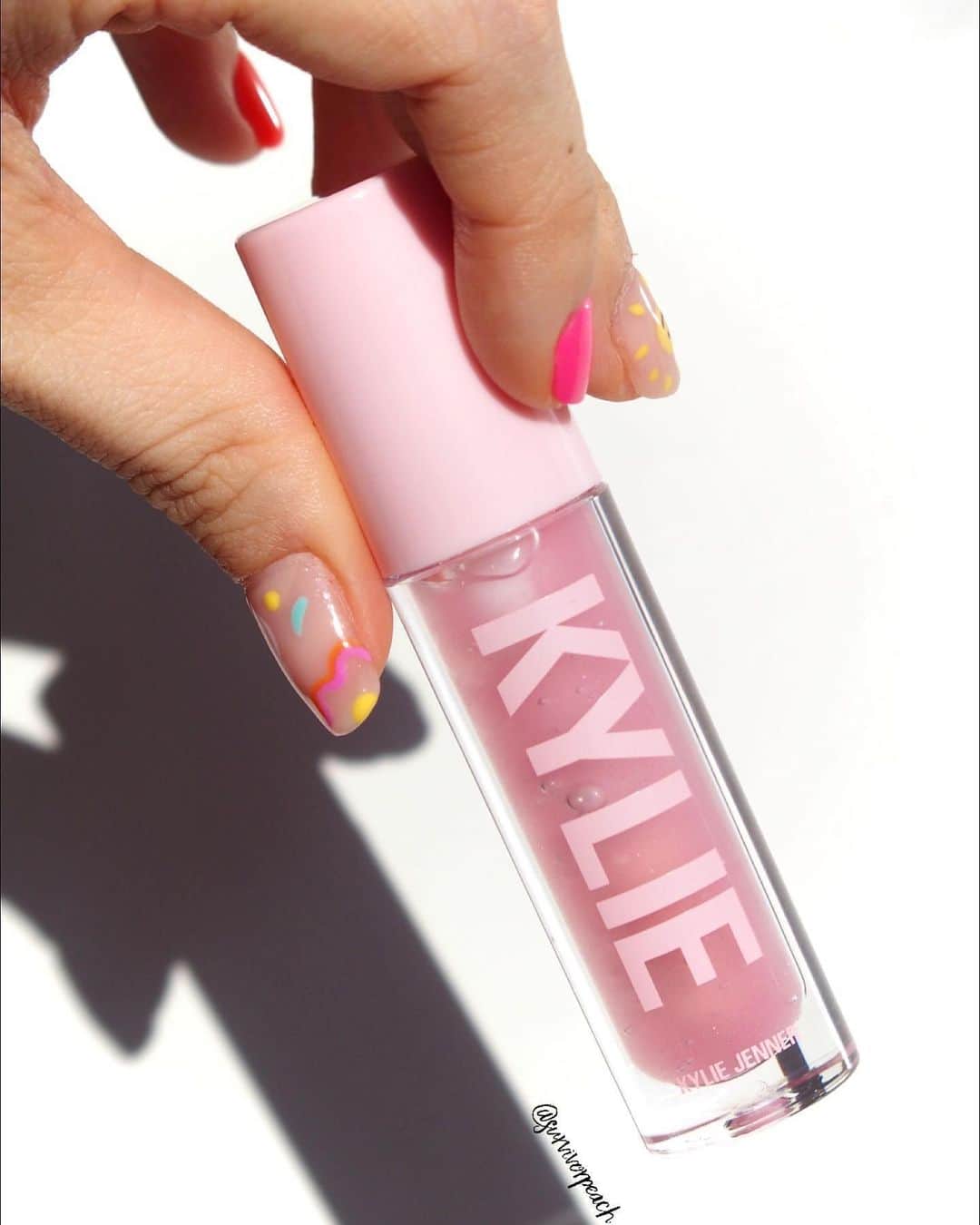 Kylie Cosmeticsさんのインスタグラム写真 - (Kylie CosmeticsInstagram)「KLEAR #HIGHGLOSS 💋✨ gorgeous pic by @survivorpeach」7月1日 23時12分 - kyliecosmetics