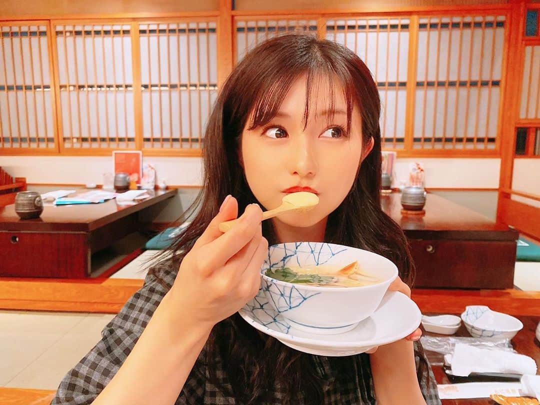 谷川愛梨のインスタグラム：「: 公式プロフィールに書いちゃうくらい 茶碗蒸しだいすきぃ😖♥️ あとは、マカロンと生クリームと海老が大好きーっ！！ 以後お見知り置きを〜☺️笑」