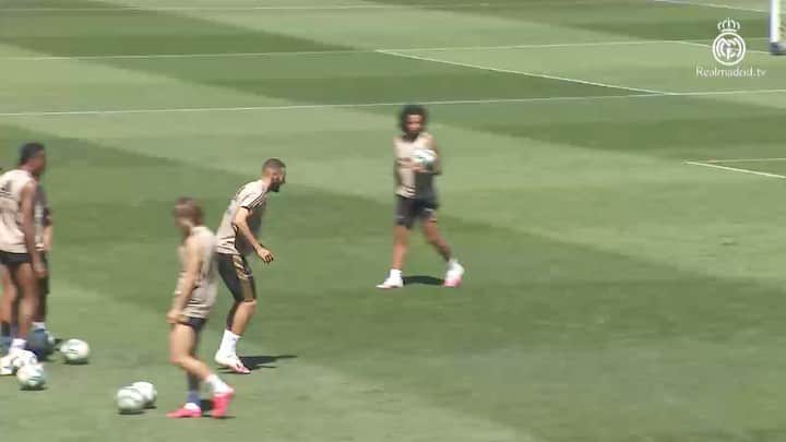 ティボ・クルトゥワのインスタグラム：「Not in my house 😜⛔️ #HalaMadrid」