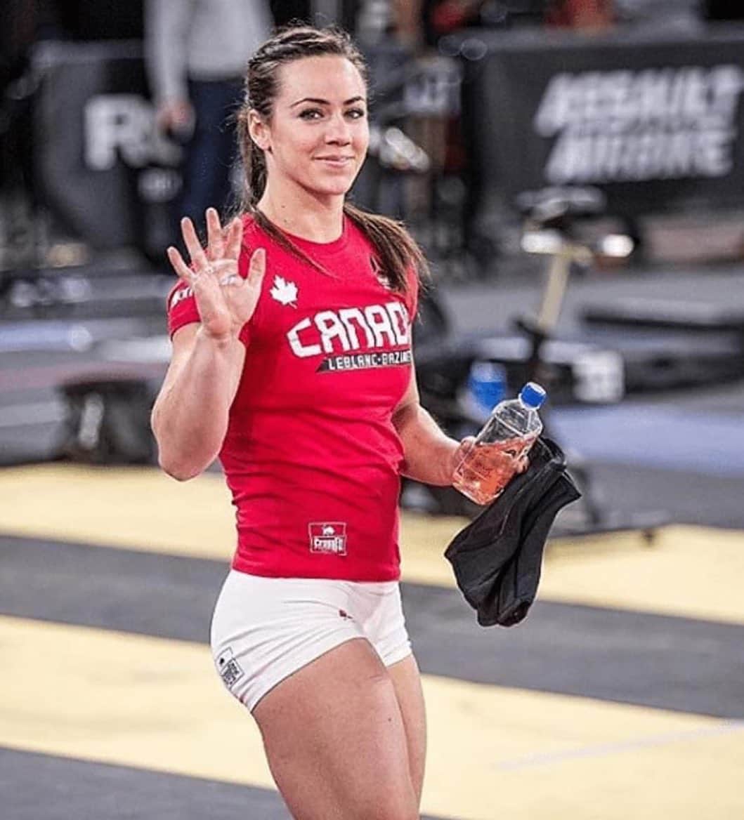 Camille Leblanc-Bazinetさんのインスタグラム写真 - (Camille Leblanc-BazinetInstagram)「Happy Birthday Canada 🇨🇦   “  I love you! I love your culture, I love your kindness, I love your desserts haha  “  Your winter are brutal and you’ve helped shape me into the strong confident women I am today! Happy birthday 🎂   #canadaday #ohcanada #july1 #maplesyrupforever #crepearebetterthanpancake #wedontsaylooneyandtooney」7月1日 23時26分 - camillelbaz