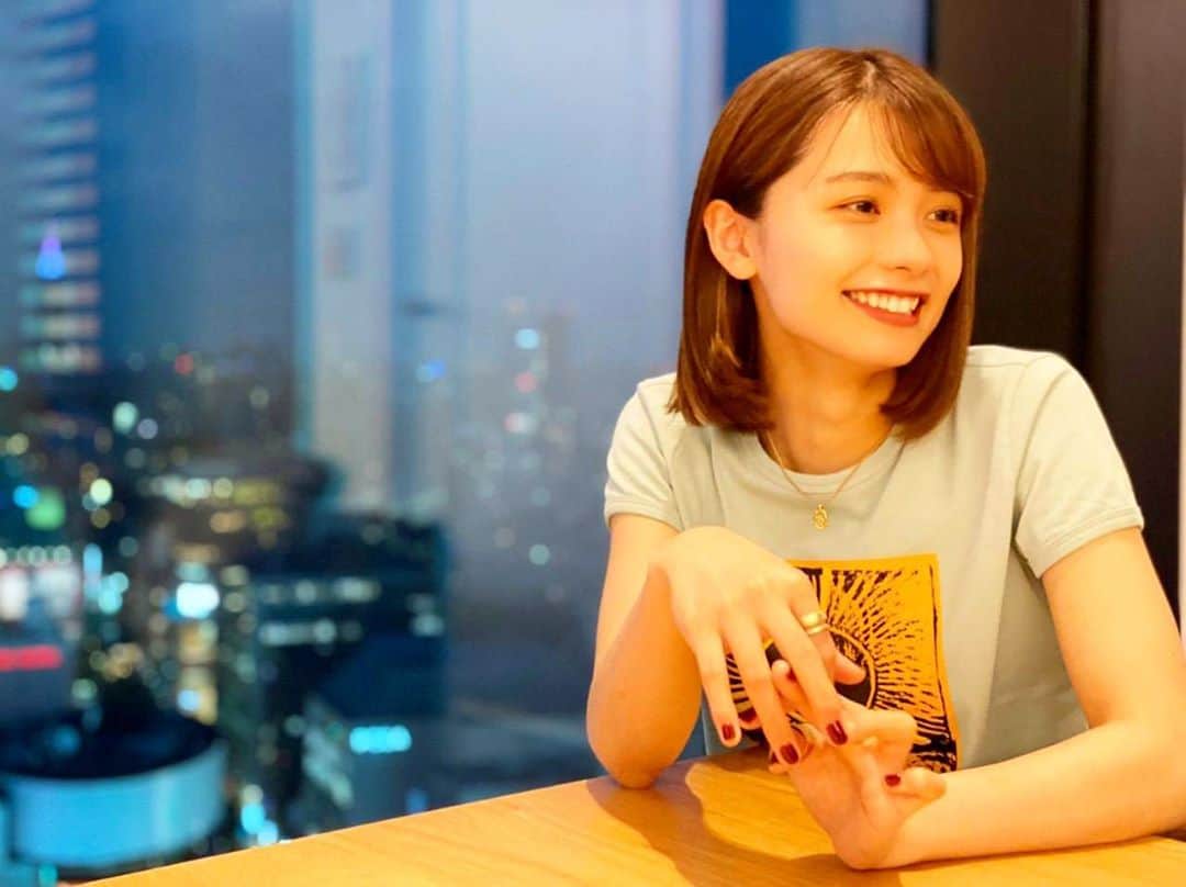 足立佳奈のインスタグラム：「笑顔でいれば 誰かが笑ってくれる。 その誰かが笑顔でいれば、 また誰かが笑ってくれる。 無理して笑わなくていいけど、 怒るより、笑ってた方が、 自分もみんなも幸せになるよね。 #笑顔が誰かを幸せにできたらいいな」