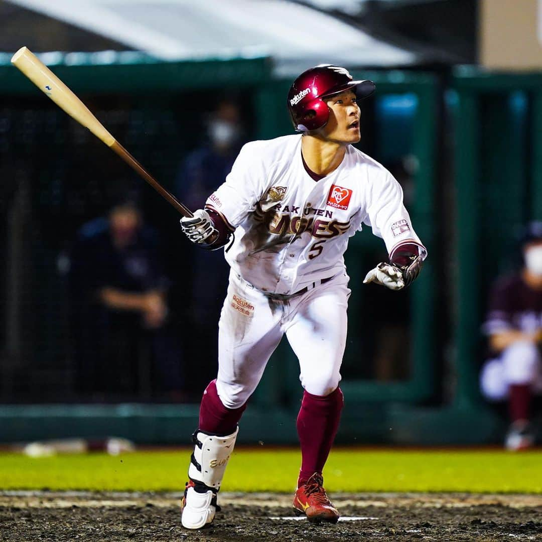 東北楽天ゴールデンイーグルスさんのインスタグラム写真 - (東北楽天ゴールデンイーグルスInstagram)「⚾️ ⚾️E 5-3 M⚾️ およそ1時間の中断にも動じず今季4度目の2連勝✨✨ 初回に浅村選手が先制の5号3ラン‼️ 先発の涌井選手は5回2失点7奪三振で2勝目👏🏼 2番手の牧田選手は5試合目の登板でいまだノーヒット💯 2点差の5回に茂木選手の1号ソロで大きな追加点👍🏼 #rakuteneagles #NOWorNEVERいまこそ #日本一の東北へ  #浅村栄斗 #牧田和久  #涌井秀章 #茂木栄五郎  #写真もイープレで」7月1日 23時25分 - rakuten_eagles