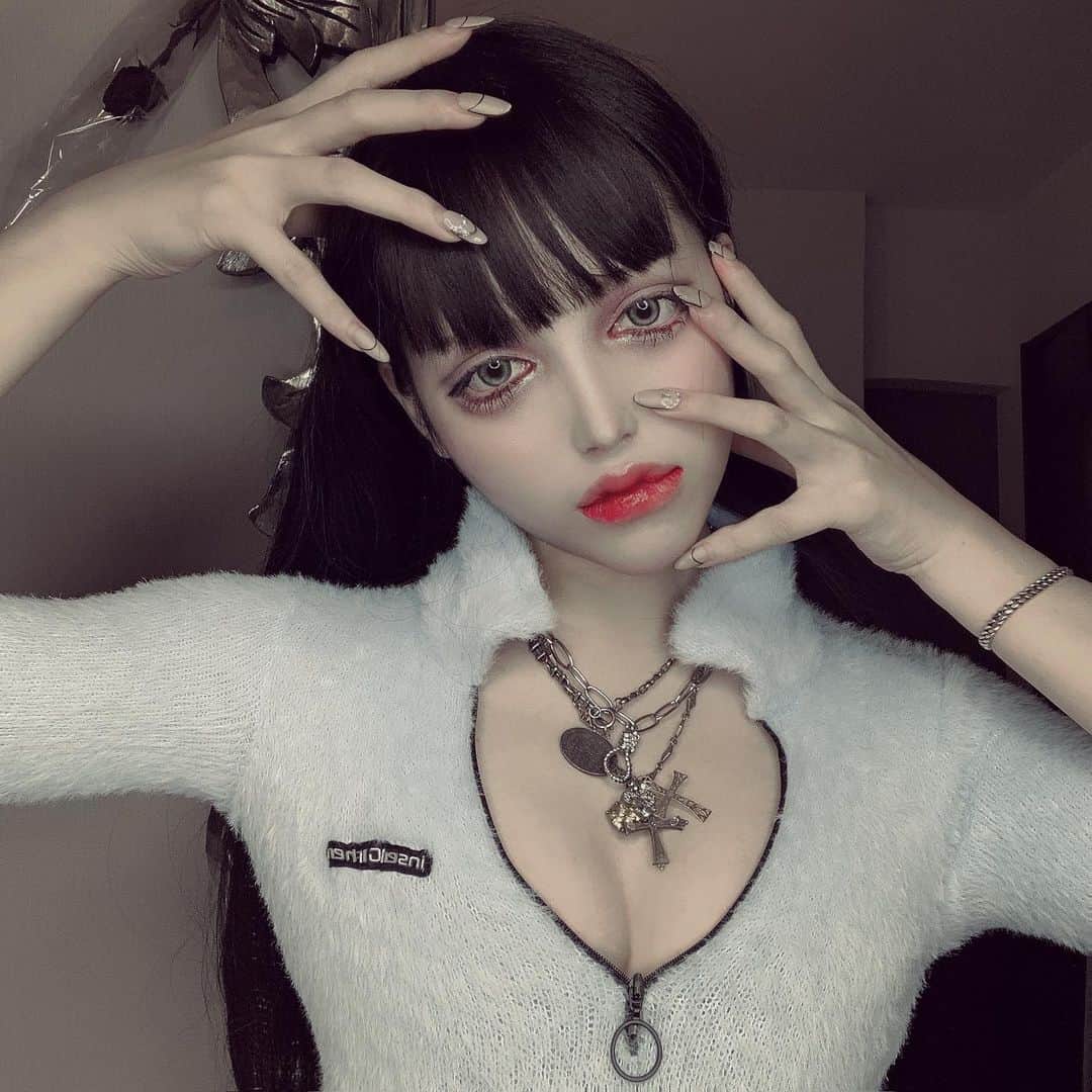 chiiiiiのインスタグラム：「🤚✋」