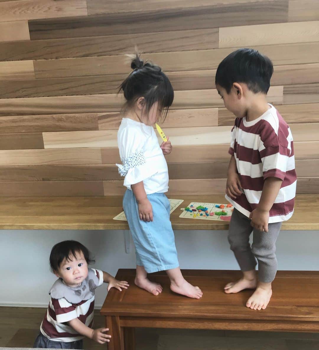 のインスタグラム：「👦🏻👦🏻🧒🏻👶🏻﻿ みんな本当にかわいい（ ; ; ）❤︎﻿ ﻿ #2歳差育児﻿ #2歳差兄弟﻿ ﻿ ﻿」