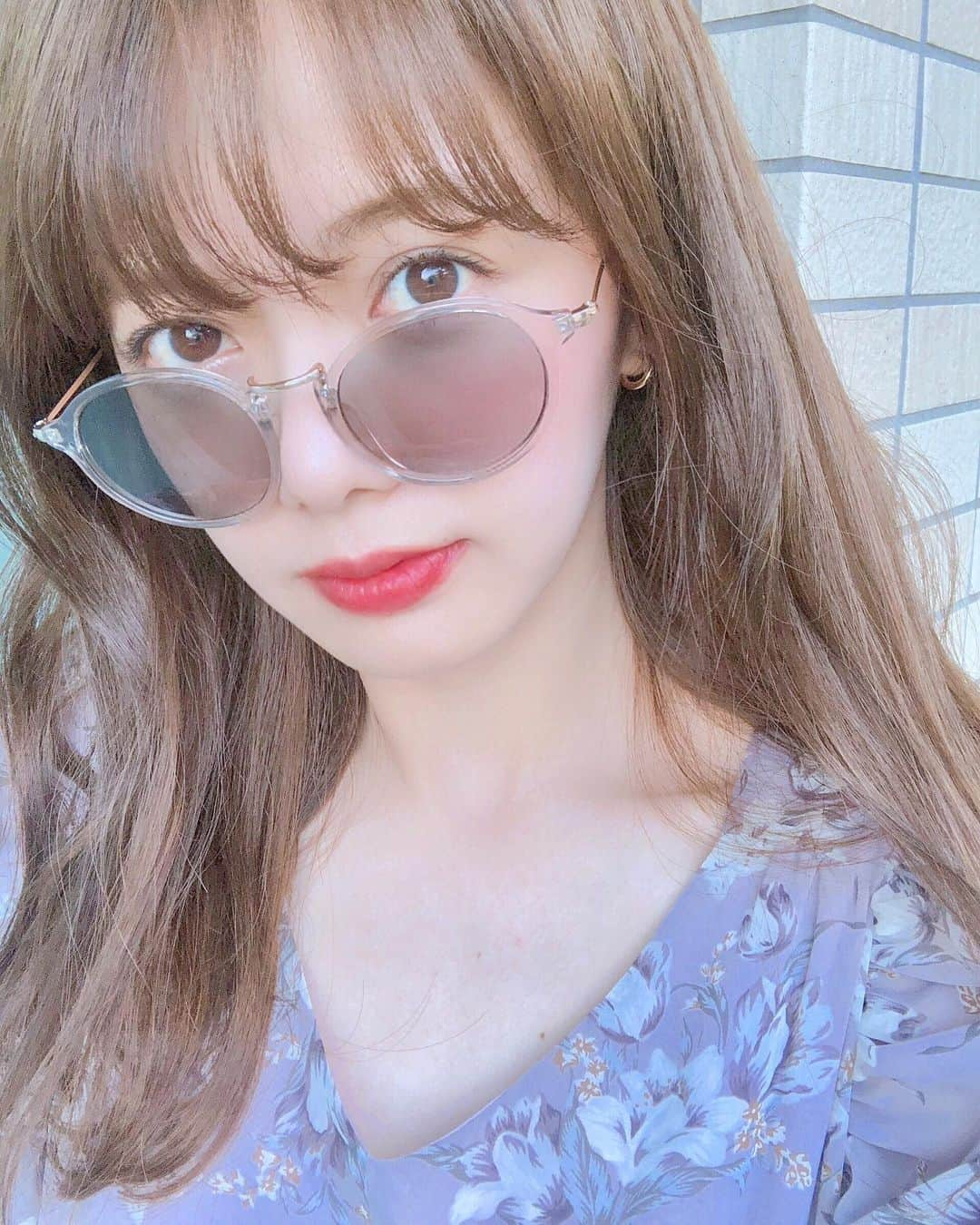 山崎春佳さんのインスタグラム写真 - (山崎春佳Instagram)「☁️💜 . new shades @tres.jewelry  . 7月に入りましたね。 あっという間に来るであろう年末にかけて 駆け抜けましょう✮✶  . 5.9万人のフォローして下さっているみなさん、 本当にありがとうございます！ こんなにもたくさんの方が見て下さっているだ なんて…嬉しいし、正直不思議で仕方ない。(笑) みなさんに少しでもより喜んでもらえるように これからもたくさん更新しますっ⍢⃝♩.* . 7万人にいつかなれた時には何かスペシャルな 事をしたいな。ラッキー7だもんね。うん。 . #me #tbt #selfie #rare #glasses #sunglasses #shades #eyewear #tresjewelry #july #7月 #サングラス #夏 の #必需品 #必須アイテム #日焼け対策」7月1日 23時28分 - haruka_yamazaki