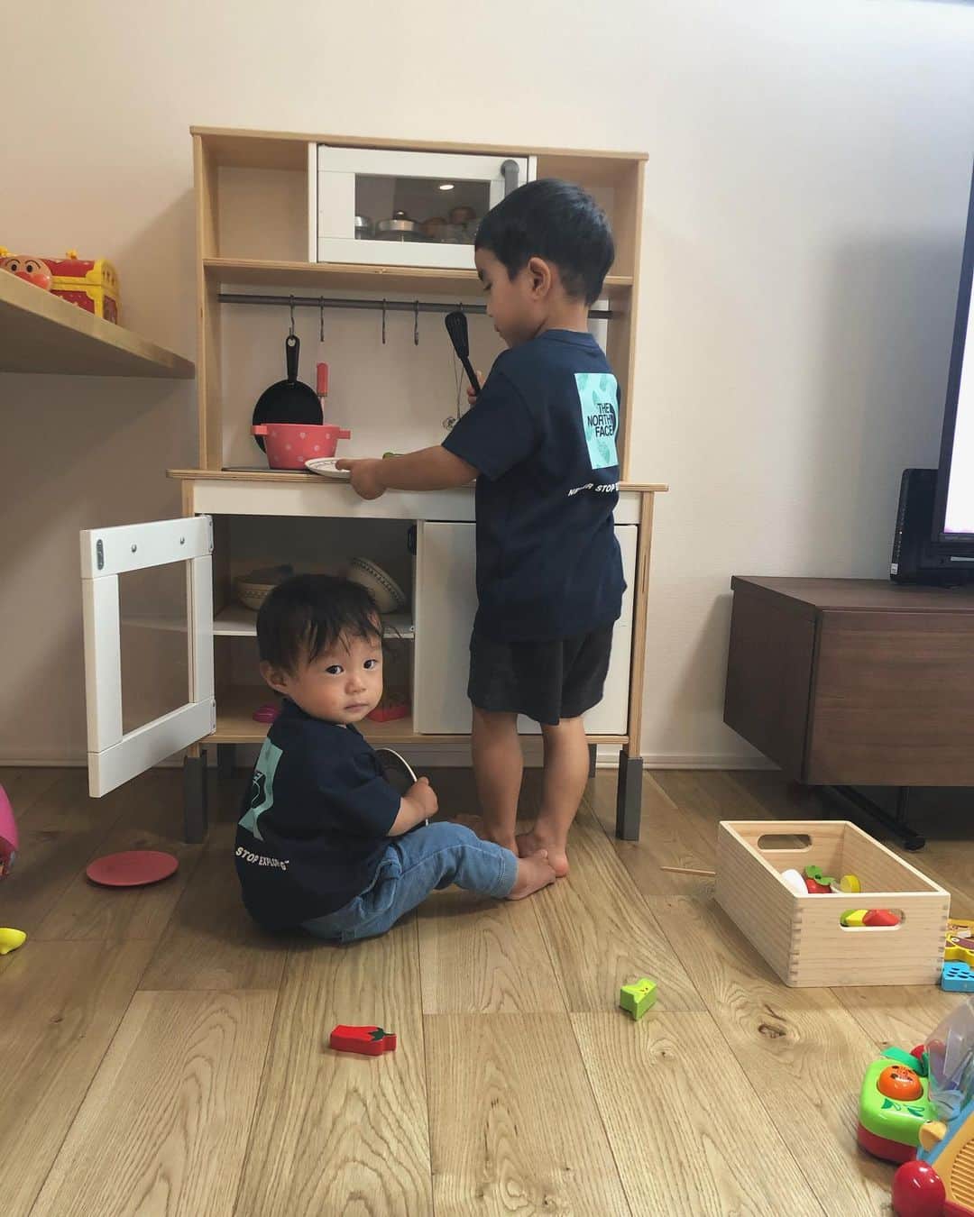 のインスタグラム：「最後におじゃまできた素敵すぎるおうち💐﻿ #全てがおしゃんすぎる﻿ ﻿ ﻿ #2歳差育児﻿ #2歳差兄弟﻿ ﻿ ﻿」