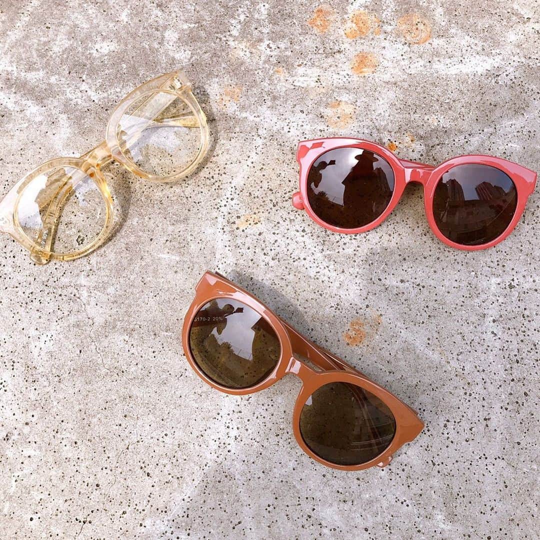 Me%さんのインスタグラム写真 - (Me%Instagram)「new  sunglasses ————— BIGセルフレームマルサングラス(item892722)7/2 comingsoon ニュアンスフレームラウンドサングラス(item892720)  ラウンドデザインのサングラス。 大きめデザインやクリア感の効いたニュアンスカラーのアイテム。 今年の夏はサングラスでオシャレに。 ————— #mepercent #sunglasses #summer #clear #color #catframe」7月1日 23時48分 - me_percent