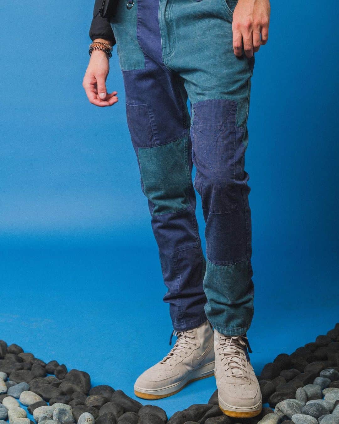 のインスタグラム：「“The Road Not Taken” - 10 am pst today. #publishbrand #todayfortomorrow #theroadnottaken #robertfrost」