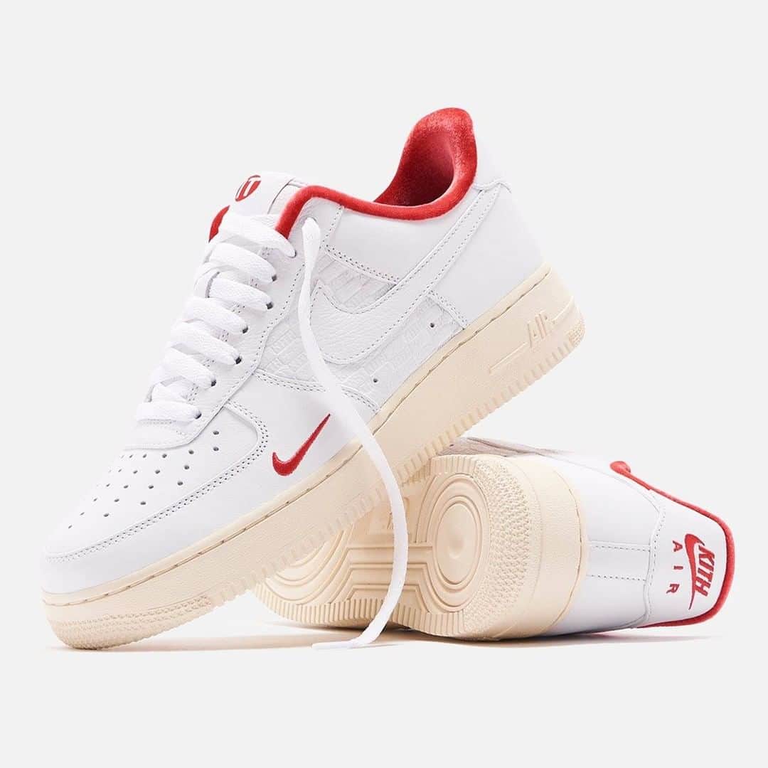 Sneaker Newsさんのインスタグラム写真 - (Sneaker NewsInstagram)「KITH celebrates the opening of their Tokyo flagship retail store with an exclusive release of the Nike Air Force 1 Low, with design cues that nod to the co.JP drops of the early 2000s. These will not be releasing anywhere else! Link in bio to find out how to get your hands on these...」7月2日 0時00分 - sneakernews