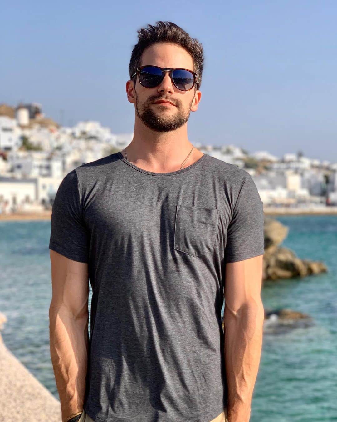 ブラント・ドーハティのインスタグラム：「Looking at old vacation photos this morning because we’ve been stuck inside for three months and I’m definitely not going insane why do you ask」