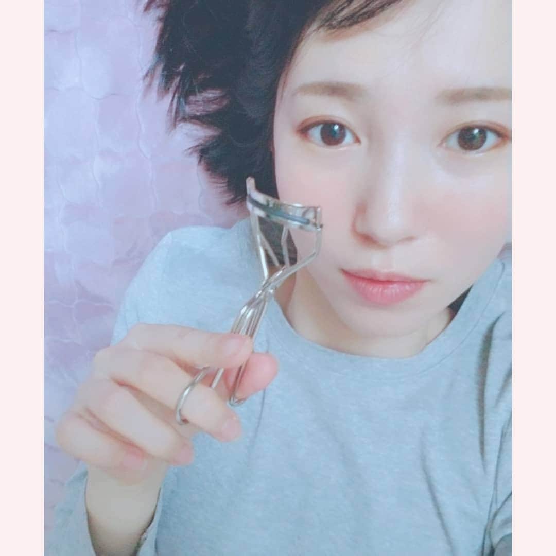 のインスタグラム：「今日のメイクは ナマケモノすぎて なかなか進まなかった。  #selfie#花澄」