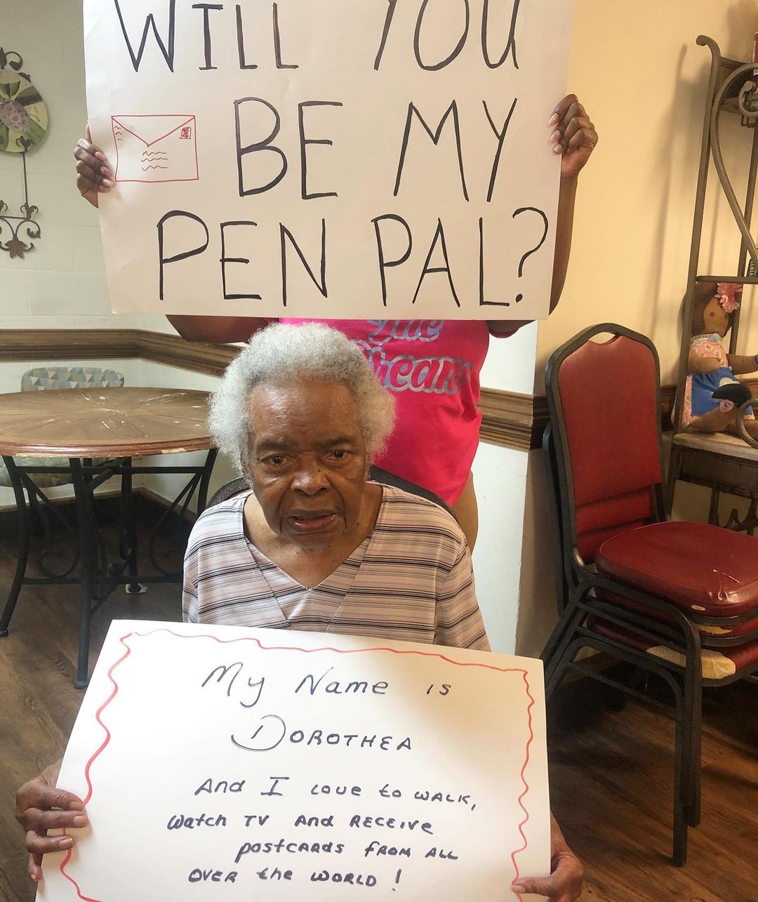 Good Morning Americaさんのインスタグラム写真 - (Good Morning AmericaInstagram)「Won’t you be their pen pals? After months of being unable to have regular visitors due to COVID-19 , residents at the Victorian Senior Care community in North Carolina are using pen and paper to make friends from all over the world. LINK IN BIO. 💌」7月1日 23時59分 - goodmorningamerica