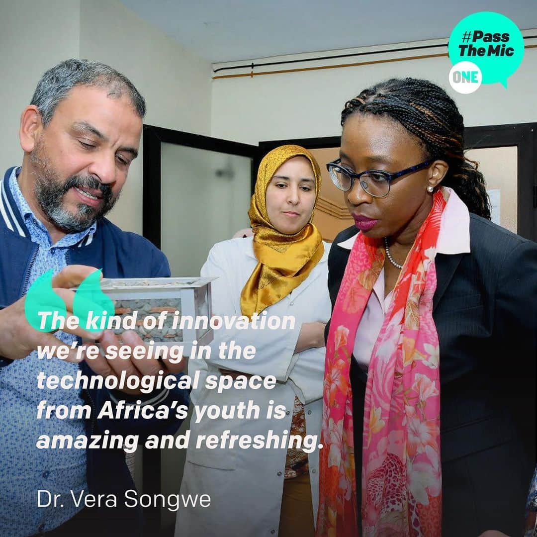 トム・ヒドルストンのインスタグラム：「In Africa, our priority should be keeping people safe and getting the private sector back on its feet so we can get people back to work. The good news is that Africa’s private sector has been quite resilient. Many have changed their production facilities to produce hand sanitizer and PPE equipment, and have been able to pivot in these times of crisis.  Most importantly, and the thing I’m most optimistic about, is the innovation we’re seeing. For example, a laboratory in Senegal is making testing accessible by producing one-dollar test kits that can give you results in 65 minutes. And the innovation we’re seeing in the technological space from Africa’s youth is amazing and refreshing and is key to recovering our global health and economies.  Join us in a coordinated global response to #COVID19. Demand action at @ONE #passthemic #oneworld」