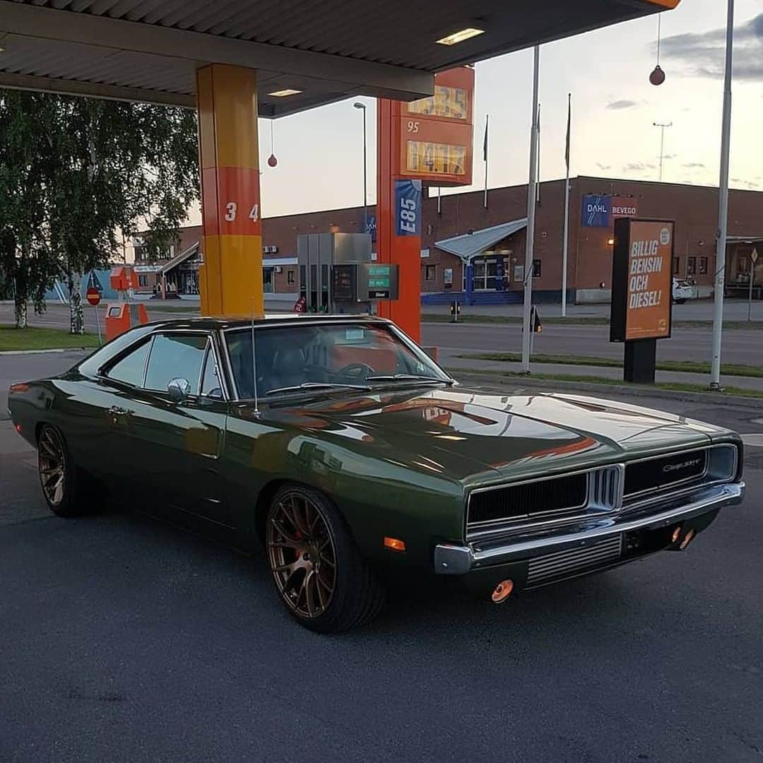 Classics Dailyさんのインスタグラム写真 - (Classics DailyInstagram)「#ClassicsFeature _____ @ssgarageab 1969 Dodge Charger _____ #classiccar #musclecar #hotrod #protouring #prostreet #restomod #classicsdaily #streetrod #streetcar #customcar #hotrods #streetrods #mopar #hemi #srt8 #charger」7月2日 0時05分 - classicsdaily