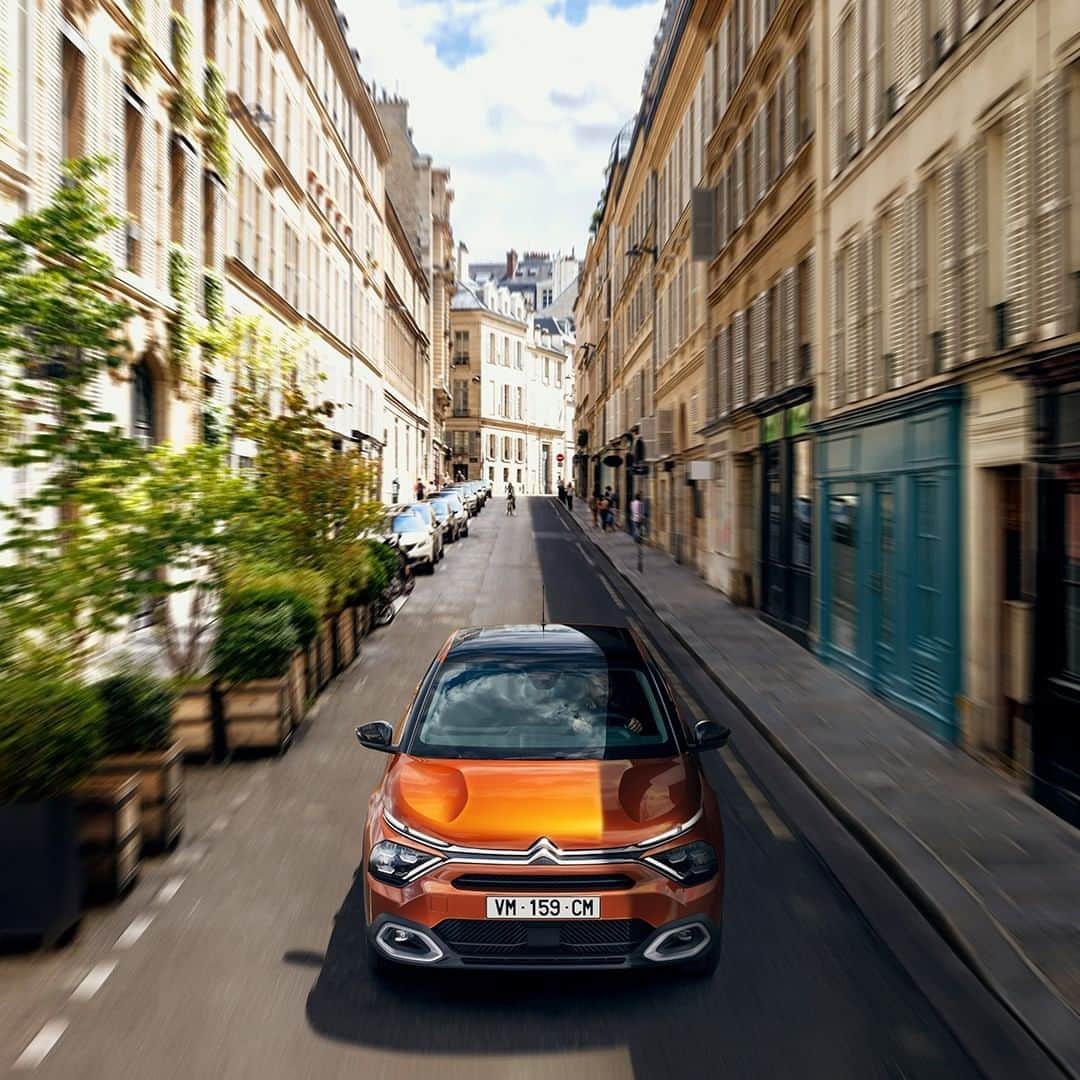 Citroënのインスタグラム：「Open the way! Just like New Citroën C4 and its unique design, you will never go unnoticed! Also available in 100% ëlectric. #New #Citroen #Car #Orange #Comfort #Elegance #Design #Fashion #Light #Style #Instacar #Carsofinstagram #Auto」