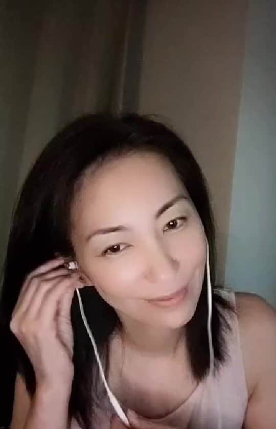 真山景子のインスタグラム：「私お酒やめれてます。今のところ飲む場所ないんだけどw😂」