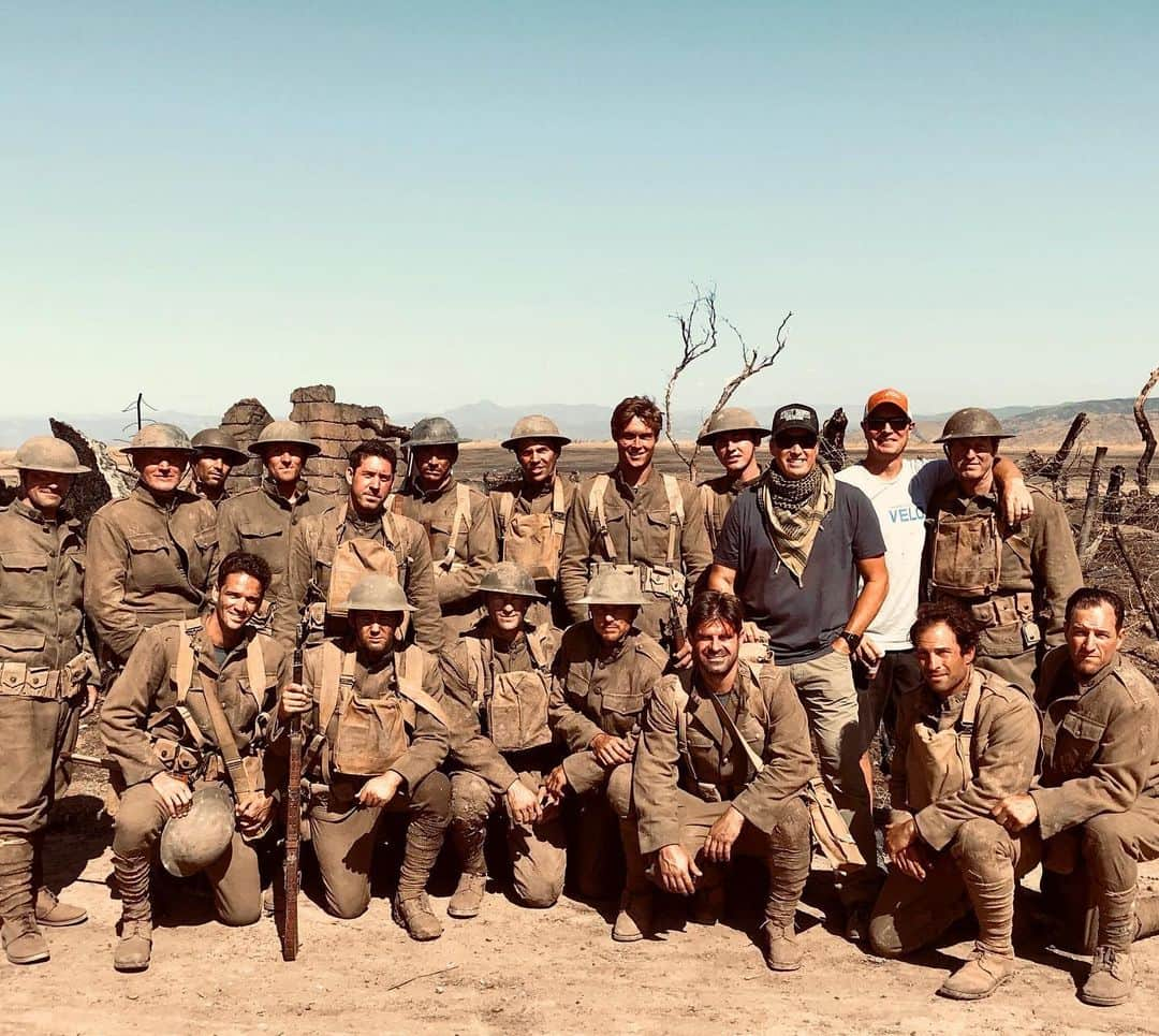 アナベス・ギッシュさんのインスタグラム写真 - (アナベス・ギッシュInstagram)「Love this shot of Wade and his team of stunt performers on @perrymasonhbo An incredible WWI sequence from latest episode of this great noir show! #perrymason #wadeallen #stuntchoreography #actiondesign @donutshoppeproductions」7月2日 0時35分 - annabeth_gish