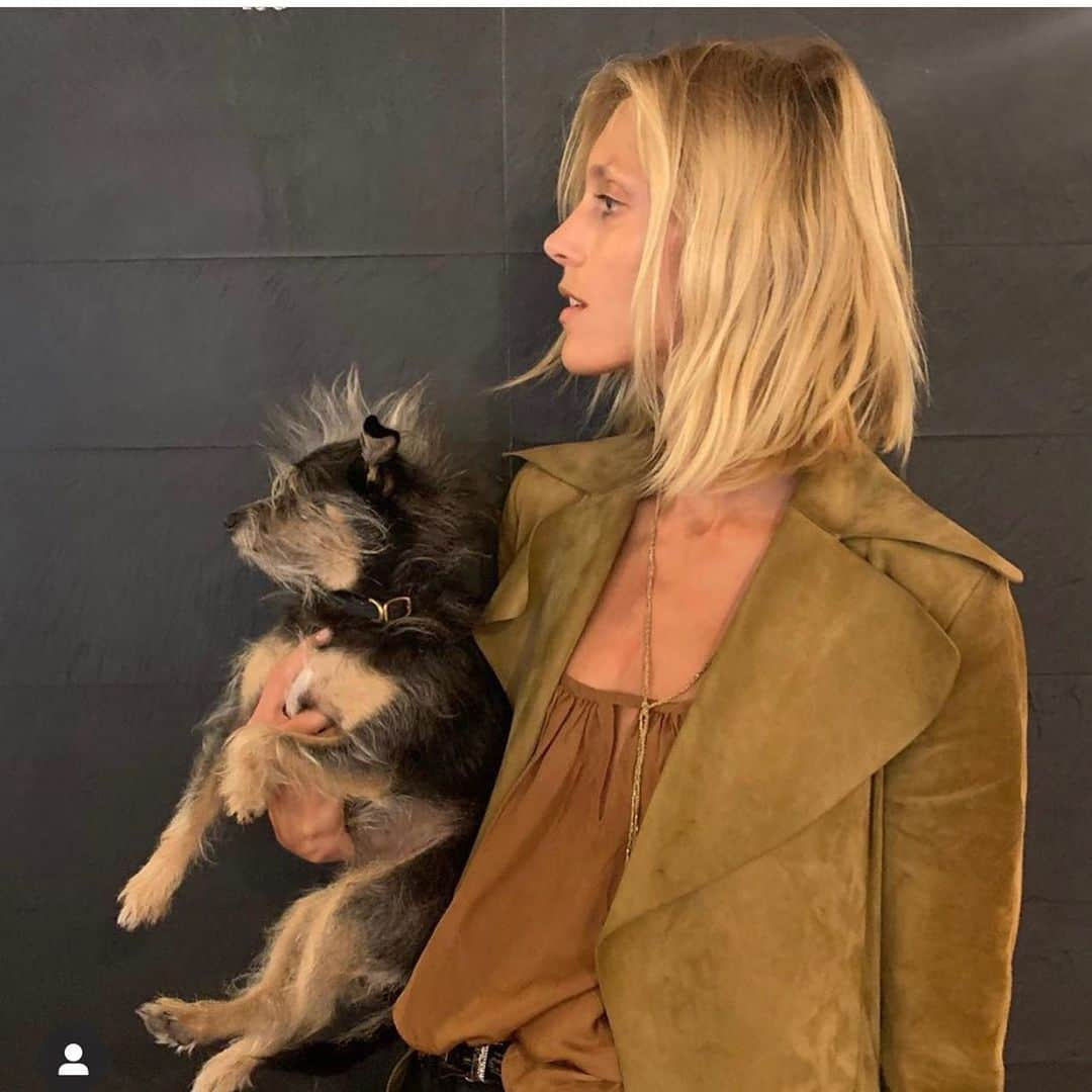 アニヤ・ルービックさんのインスタグラム写真 - (アニヤ・ルービックInstagram)「Today is World Dog Day! I love this creature so much! She gives me so much joy and love! It breaks my heart to see dogs that are abandoned, homeless or mistreated! Let’s also remember that there is no such thing as a bad dog, there are only bad owners.. let’s love them and take care of them! These are our friends for life!  🇵🇱👇 Dziś jest Światowy Dzień Psa!  Tak bardzo kocham to stworzenie!  Daje mi tyle radości i miłości!  Serce mi pęka, gdy widzę psy porzucone, bezdomne lub źle traktowane!  Pamiętajmy też, że nie ma czegoś takiego jak zły pies, są tylko źli właściciele ... kochajmy je i dbajmy o nie! To są nasi przyjaciele na całe życie!」7月2日 0時38分 - anja_rubik