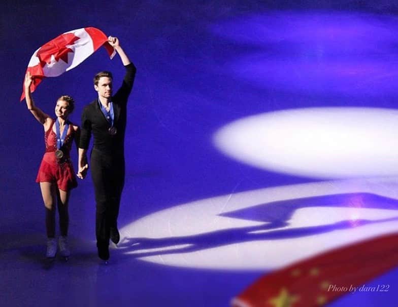 カーステン・ムーア＝タワーズのインスタグラム：「Happy birthday, Canada! I love ya! 🇨🇦 • • 📸 @dara122」