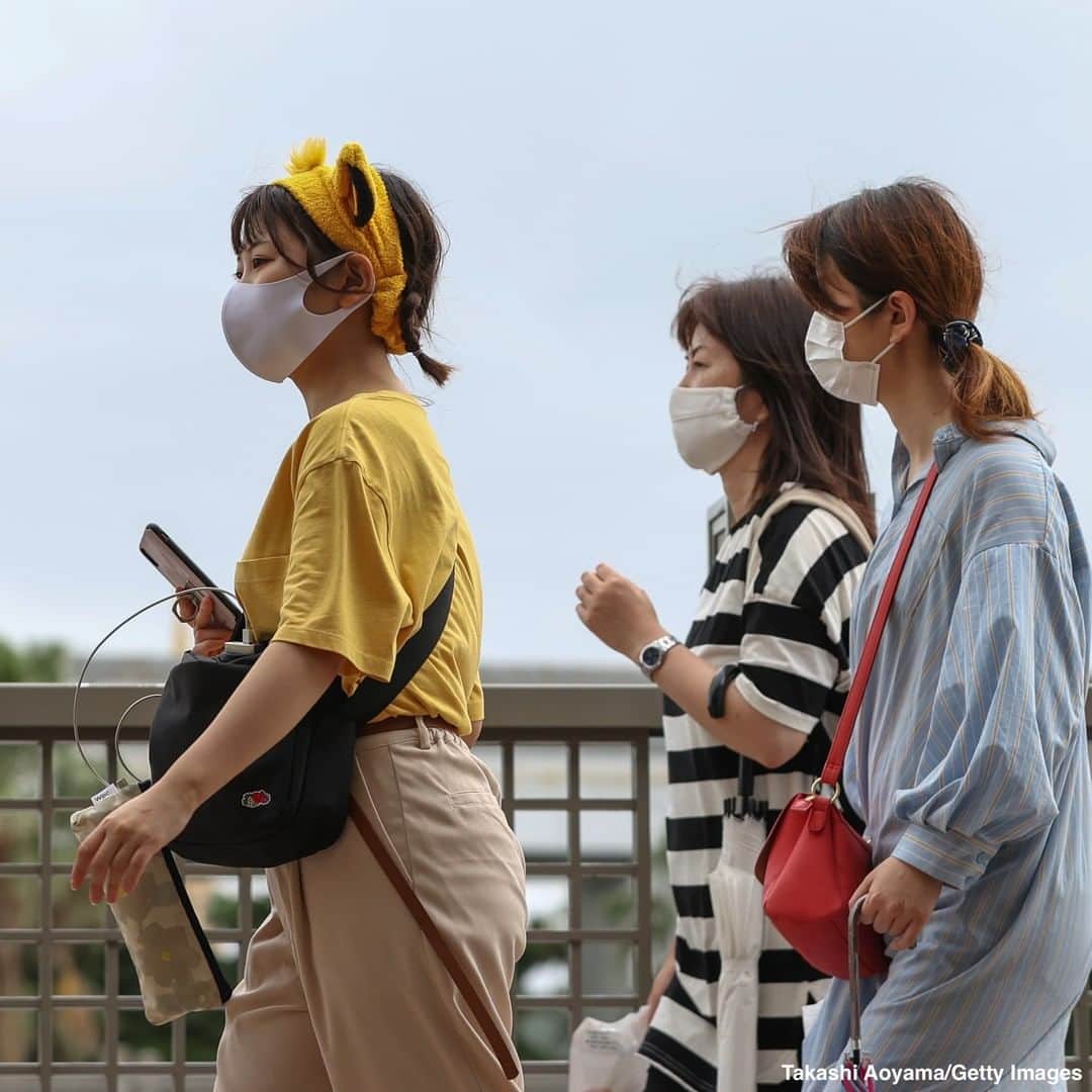ABC Newsさんのインスタグラム写真 - (ABC NewsInstagram)「Visitors wear face masks and practice social distancing during the reopening of Tokyo Disneyland, which closed for months due to coronavirus. #tokyo #tokyodisneyland #tokyodisneysea #facemasks #socialdistancing #covid19 #coronavirus」7月2日 0時40分 - abcnews