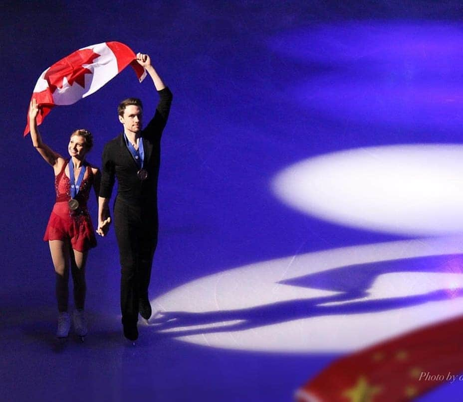 マイケル・マリナロのインスタグラム：「Hit the lottery being born in this beautiful country! HAPPY CANADA DAY! 🇨🇦 Also Happy Birthday to the rockstar @kirsten_mt 🎉🎉 . . . #canada #canadaday #skatecanada #canada_true #red  📷@dara122」