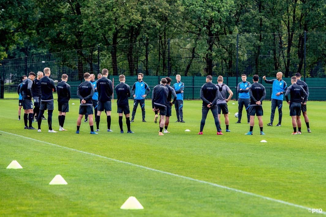 フィテッセさんのインスタグラム写真 - (フィテッセInstagram)「Eindelijk mochten we weer!   De eerste officiële training van 2020|2021 🙌🏽  #Vitesse」7月2日 0時41分 - mijnvitesse