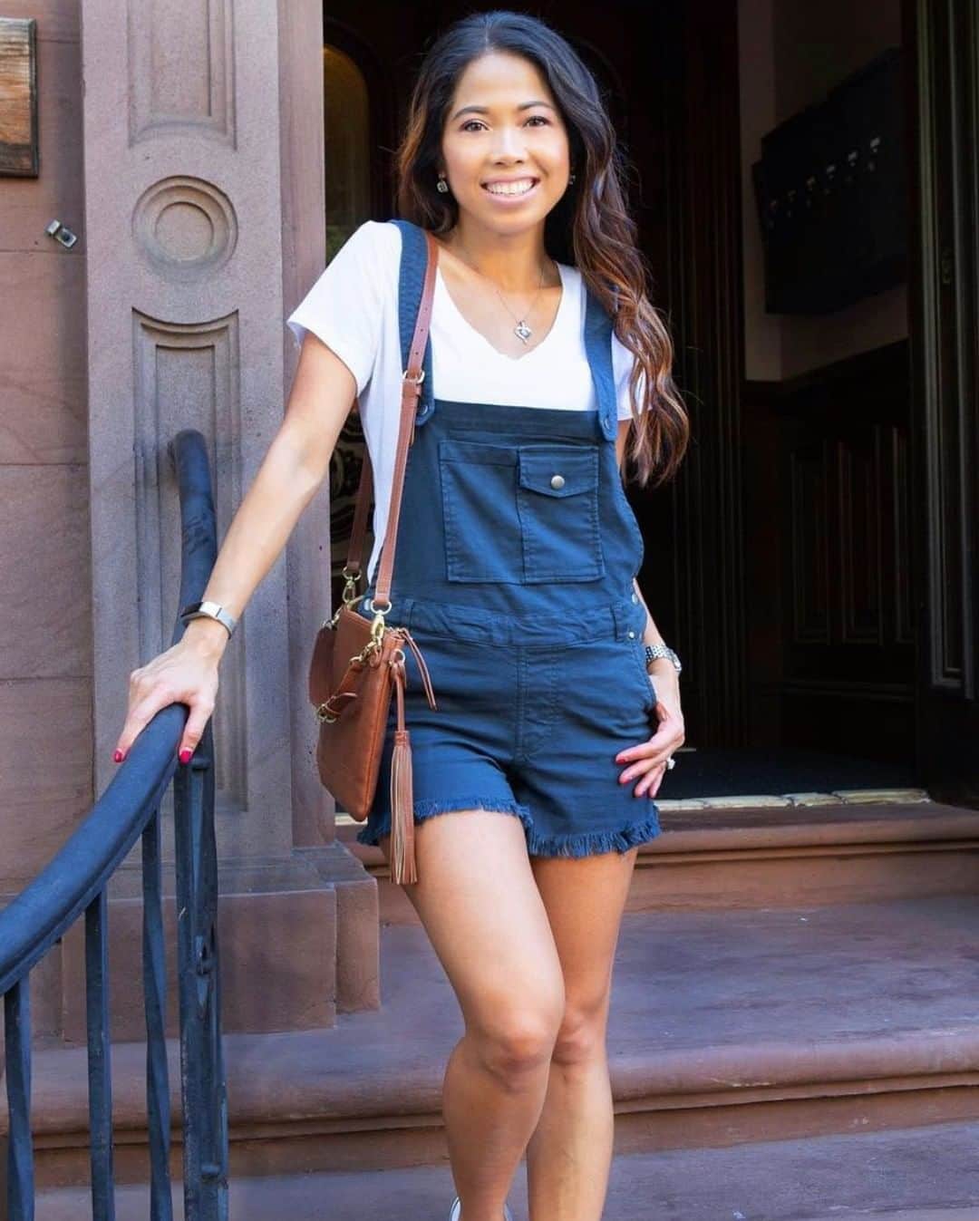 チェイサーのインスタグラム：「throw this lil number on & you are ready to head out the door!😍 BTW how cute is @simplychicdiaries !!!!💞 #chaserbrand #overalls #overalloutfit #shortalls #shortalloutfit #summerstyle #overallstyle #summerootd style#:CW7183」