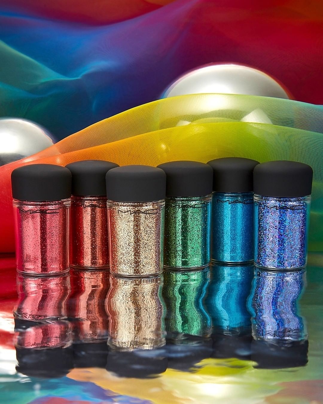 M·A·C Cosmetics Deutschlandさんのインスタグラム写真 - (M·A·C Cosmetics DeutschlandInstagram)「Auf dass niemals jemand Deinen Glanz trübt ✨🏳️🌈. #MACLovesPride 💗 Hier seht Ihr unsere Glitter in Ruby, Copper, Gold, Emerald, Reflects Turquatic und Purple Hologram ❤️ 🧡 💛 💚 💙 💜 💗」7月2日 1時00分 - maccosmeticsgermany