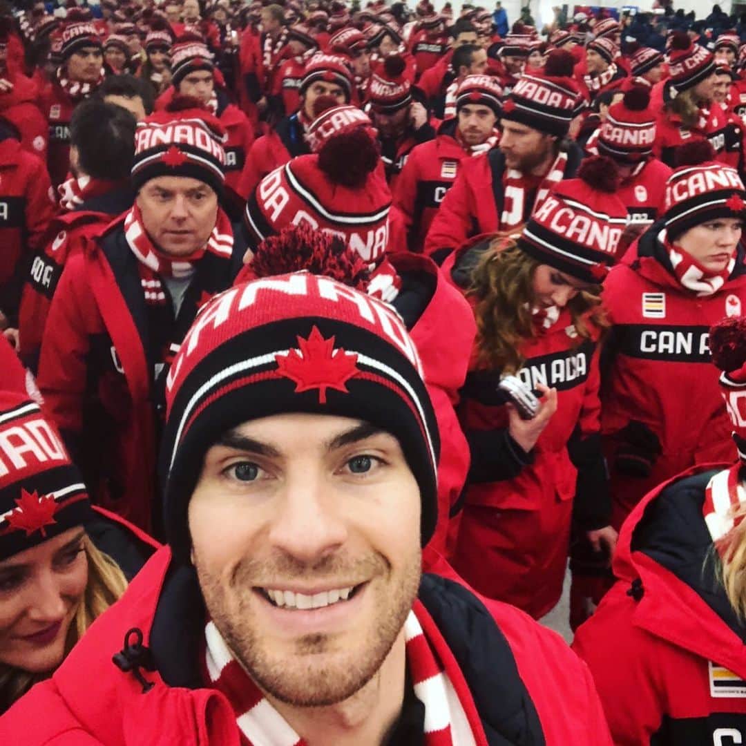 エリック・ラドフォードのインスタグラム：「Swimming in a sea of Canadians! Happy Canada Day!   #ohcanada #eh #truenorth #strongandfree」