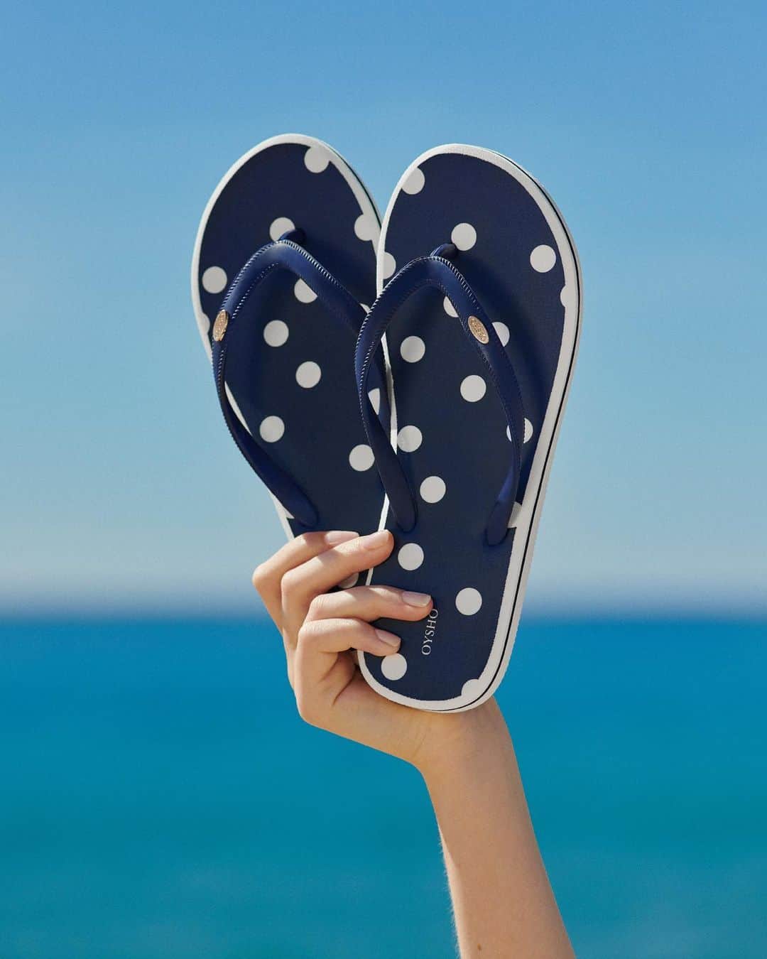 Oyshoさんのインスタグラム写真 - (OyshoInstagram)「We are ready with this pair thongs. • #oysho #beachwear #footwear #newin #SS20」7月2日 1時24分 - oysho