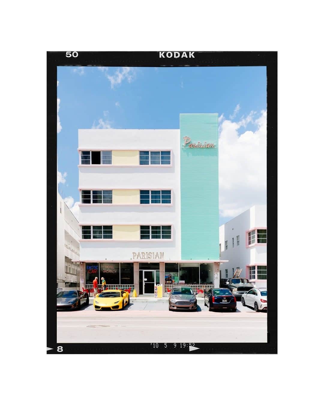 デビッドヤーマンのインスタグラム：「Dreaming of Deco. Miami’s classic architecture and vibrant hues have inspired #DavidYurman designs and collections for years. #DYRoadTrip」
