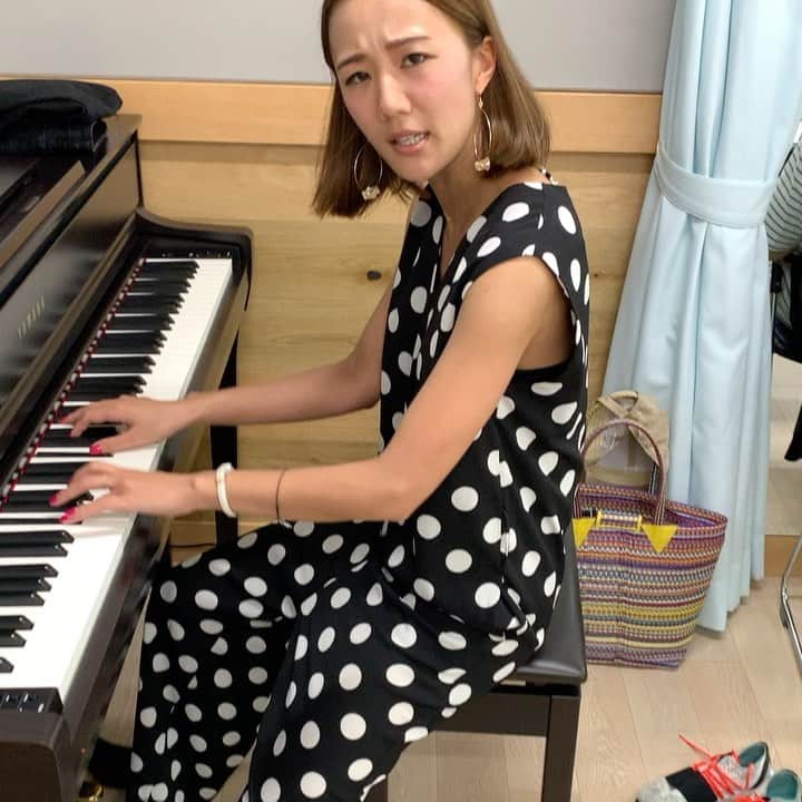 真崎ゆかのインスタグラム：「＠punkbankの土肥麻衣子 @maikooohaaan  ・ 勇姿をご覧ください😊 ・ フルでご覧になりたい方は、 @punk_bank のインスタをぜひご覧ください☺️✨ ・ #私の大好きな動画 #大好きな麻衣子 #最後まで見てほしい #貫ける芯の強さ強さは圧巻 #punkbankをよろしくお願いします♡」