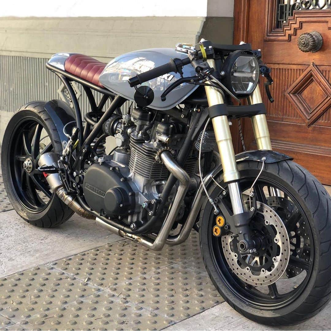 epidemic_motorsさんのインスタグラム写真 - (epidemic_motorsInstagram)「Kawasaki KZ750 x STG @stg_tracker     	 #motorcycle  #bike  #custom  #ride #epidemicmotors #epidemic_motors#ride_like_hell #instamoto #stocksucks #artist#builtnotbought #saintmotors #saint_motors #kustom  #kulture  #caferacer  #bratstyle #girlsbiker#musicians#milan#motos#filmmaker#filmmaking#movie#dj#producer #writer」7月2日 12時30分 - epidemic_motors