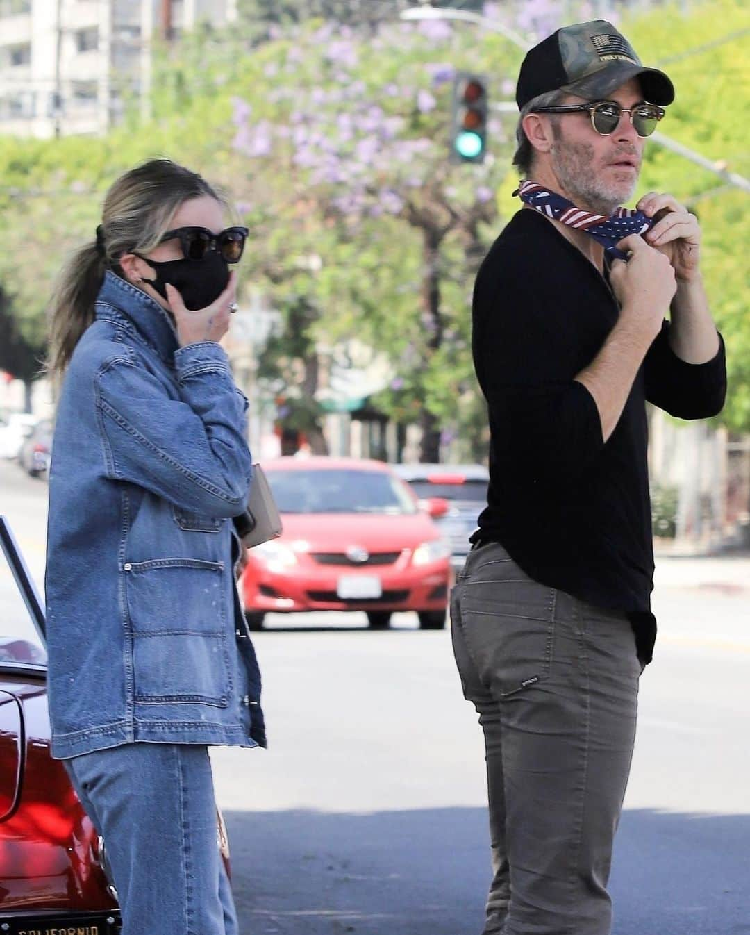 Just Jaredさんのインスタグラム写真 - (Just JaredInstagram)「Chris Pine & girlfriend @annabellewallis head out on an afternoon coffee run. #ChrisPine #AnnabelleWallis Photos: Backgrid」7月2日 12時31分 - justjared