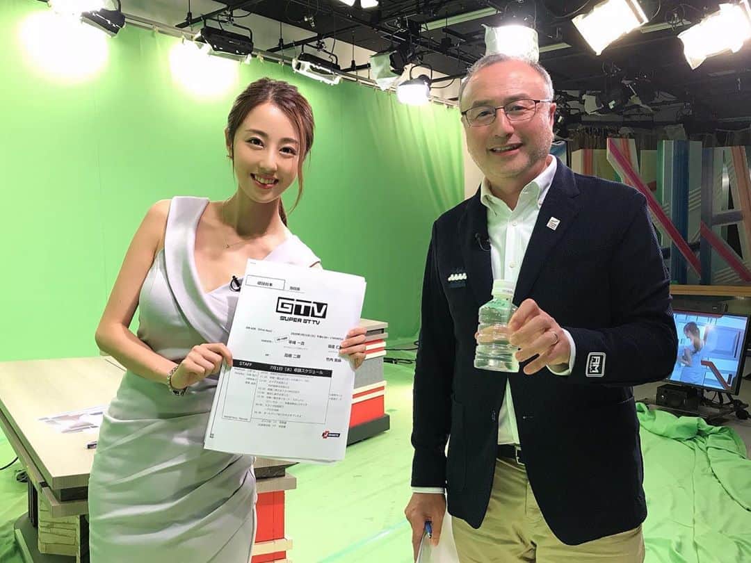 のインスタグラム：「久々のGTV❤️  ジローさん☺️💕  福住選手と リモート出演の平峰選手 ありがとうございました😊  自粛中の食生活で かなりサイズダウン していたことに気付かず💦  衣装がブカブカで 調整に苦労しました笑  福住選手も自粛痩せしたそうですね。  皆は自粛痩せタイプ？ 自粛太りタイプ？  #GTV #久々の再会 #SUPERGT #リモート出演 #ありがとうございました💓   @nirei_fukuzumi @hiraminekazuki  @jirotakahashigiro」