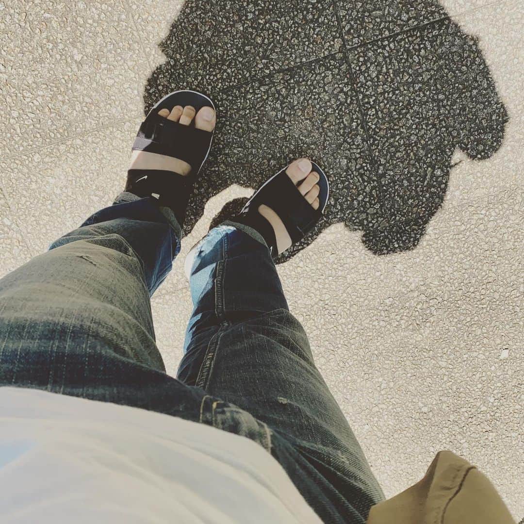 浅田信一さんのインスタグラム写真 - (浅田信一Instagram)「さわやかな気候につられて久しぶりにデニムを履いたよ。やっぱり好きだな👖  #visvimdenim」7月2日 11時06分 - asada_shinichi