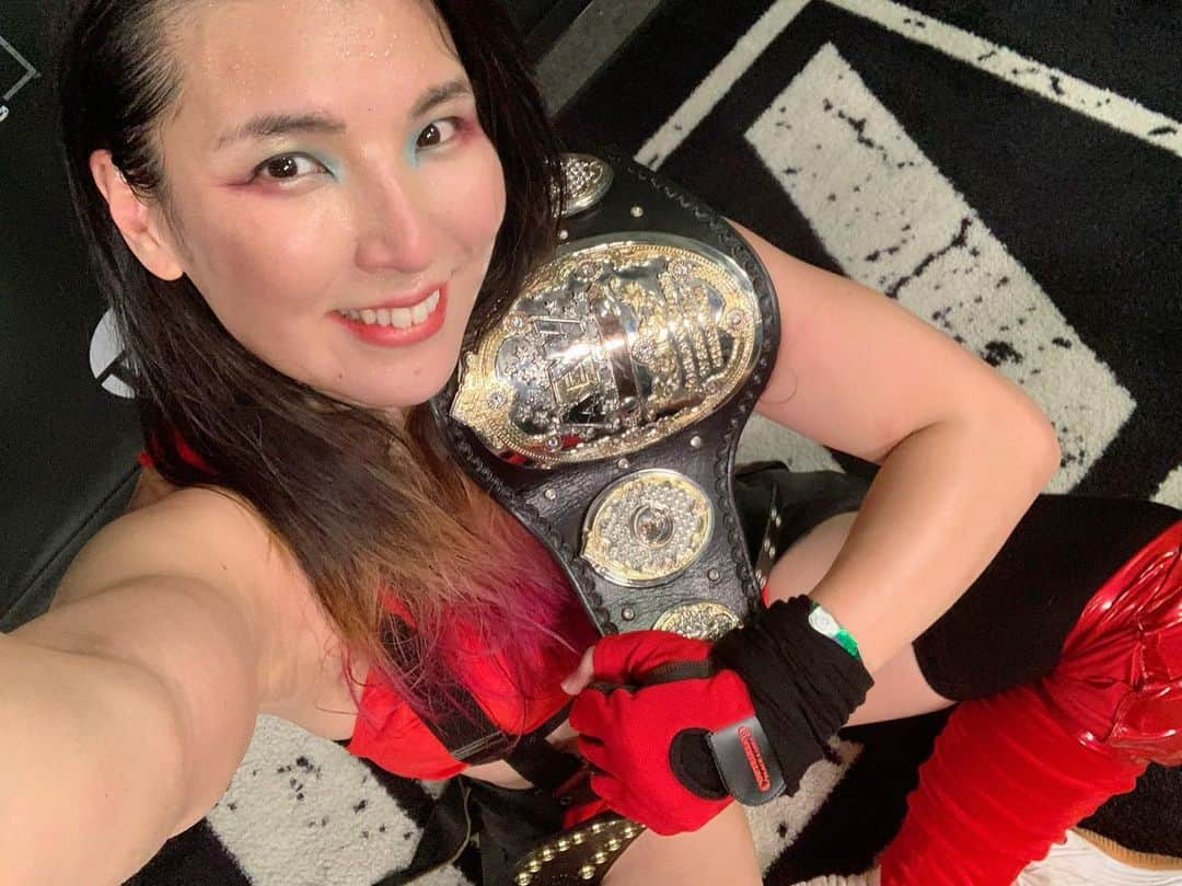 志田光さんのインスタグラム写真 - (志田光Instagram)「‪Thank you for watching #FyterFest tonight #andstill !!!!‬ ‪I thought Penelope can do nothing without her boyfriend but I was wrong. She is one of my rival now.‬ ‪Still I HATE THEM THOUGH!!!!!‬ ‪.‬ ‪無事に防衛しましたー！！‬ ‪日本からも応援ありがとうございました！ぐぅ接戦だった💦‬ ‪#AEWonTNT ‬#prowrestling #prowrestler #hikarushida」7月2日 11時15分 - shidahikaru