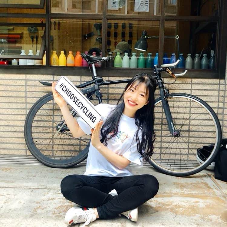 桜雪さんのインスタグラム写真 - (桜雪Instagram)「#choosecycling  #biketowork2020  #biketowork #渋谷区　#渋谷 #shibuya #freitagstoreshibuya   自転車利用・自転車通勤促進のキャンペーンが 渋谷キャットストリートのFREITAG STORE TOKYO SHIBUYA前で開催されていました。  自転車ユーザーをもっと掘り起こせば、満員電車・健康・環境etc色んな問題がより良くなるはず。  そのためには、 安全な自転車の走行環境が必要なので、橋本がんばります！  自転車ユーザーや、 関わっている人たちと意見交換できて本当に良い時間だった！  やっぱり現場に足を運んで話すって良い。 フットワーク軽くがんばっていくぞー！！！」7月2日 11時18分 - yuki_12hsm