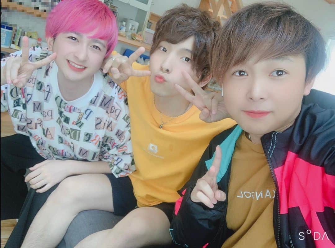 らーくんのインスタグラム：「ノリで仙台来た🥰🥰🥰🥰 ほーみーずのちばしんとハネル  #日常  #ファッション  #おすすめ」